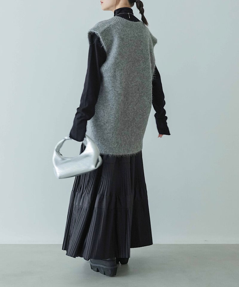 V neck shaggy knit vest/2color | F A S H I R U