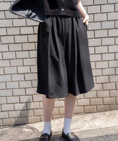 tucked half pants