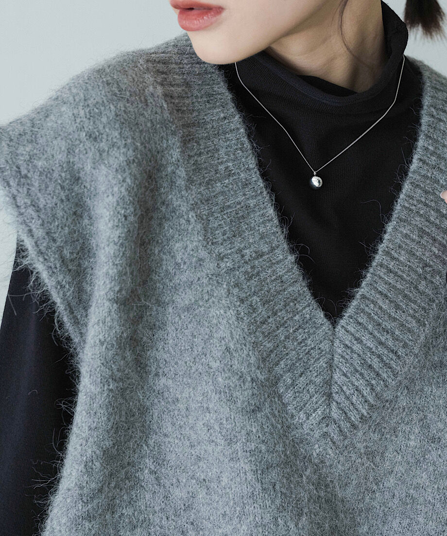 V neck shaggy knit vest/2color | F A S H I R U