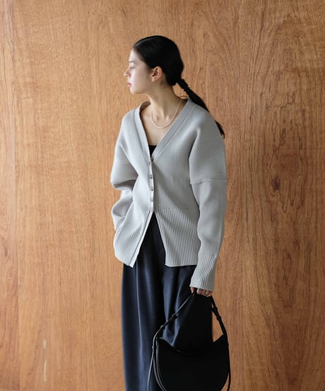curved form V neck cardigan/3color