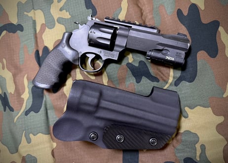 タナカ　S&W M327　M&P R8　5インチ w/XC-1タイプライト用Kydex®ホルスター　BK