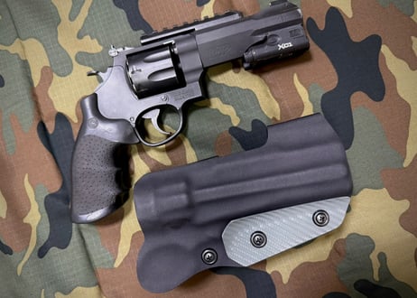 タナカ　S&W M327　M&P R8　5インチ w/XC-1タイプライト用Kydex®ホルスター　ライトグレー