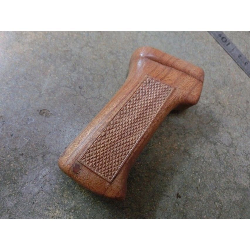 受注 KSC AKシリーズ用ノーマルウッドグリップ製作（チェッカリング