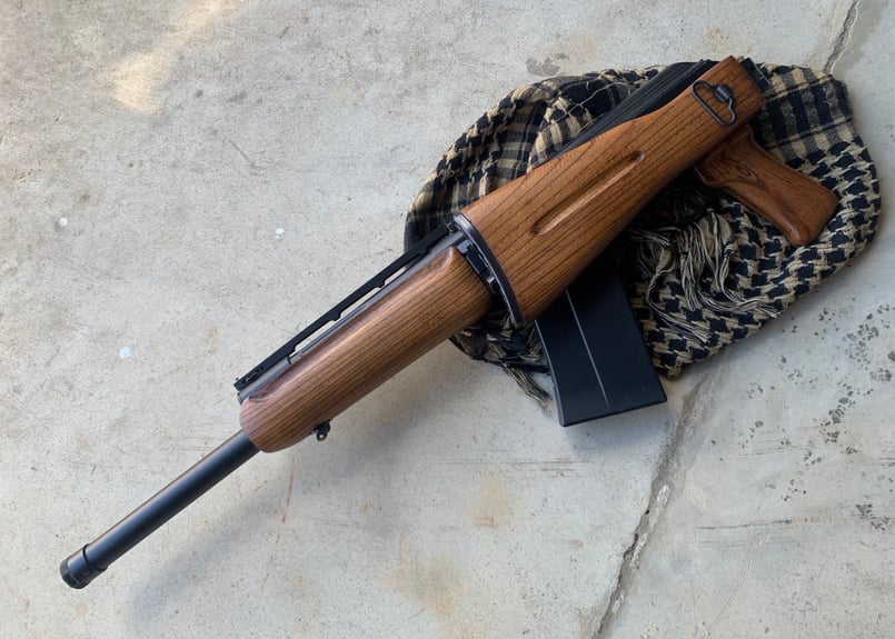 東京マルイSAIGA12K用カーボンハンドガード マルイSAIGA12K用HTタイプロアハンドガード(353mm) [KW-O0013