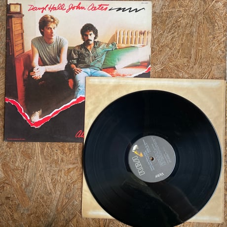 DARYL HALL & JOHN OATES / Along The Red Ledge