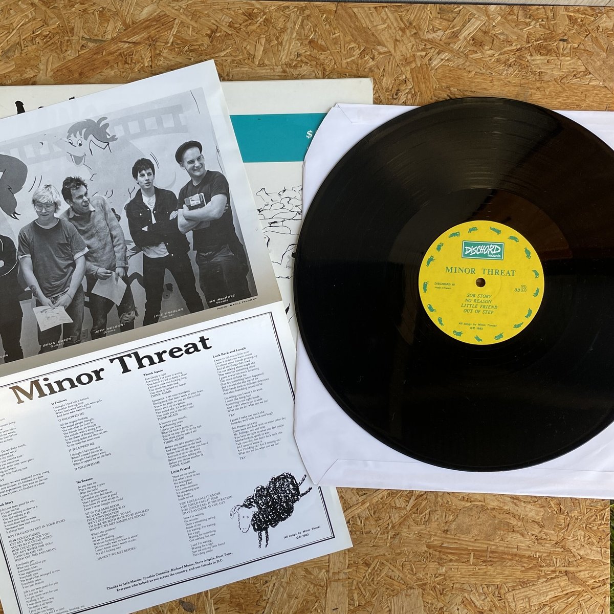 MINOR THREAT　OUT OF STEP　レコード　2枚セット Minor Threat – Out Of Step – Vinyl ($7, Remixed, LP, EP + 3
