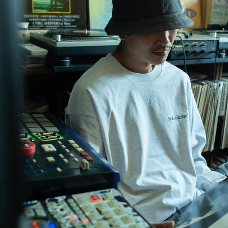 nuttyclothing / Sync different ™ L/S T-Shirt Ash