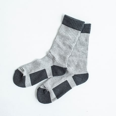 nutttyclothing × Bench / Sunday Mornig On The Isand Socks (+DL)