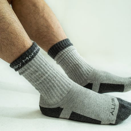 nutttyclothing × Bench / Sunday Mornig On The Isand Socks (+DL)