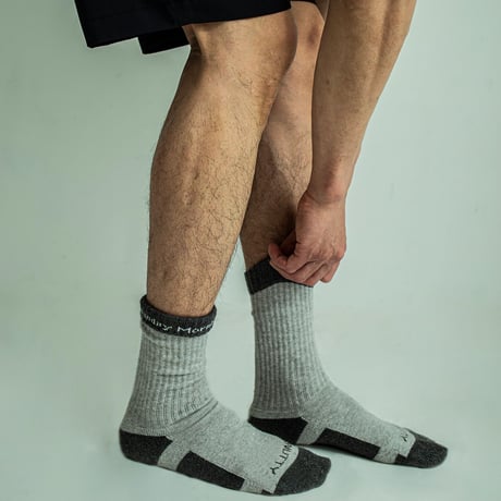 nutttyclothing × Bench / Sunday Mornig On The Isand Socks (+DL)