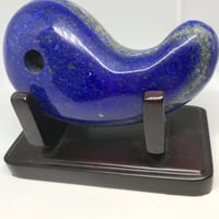 ラピスラズリ勾玉（台付）