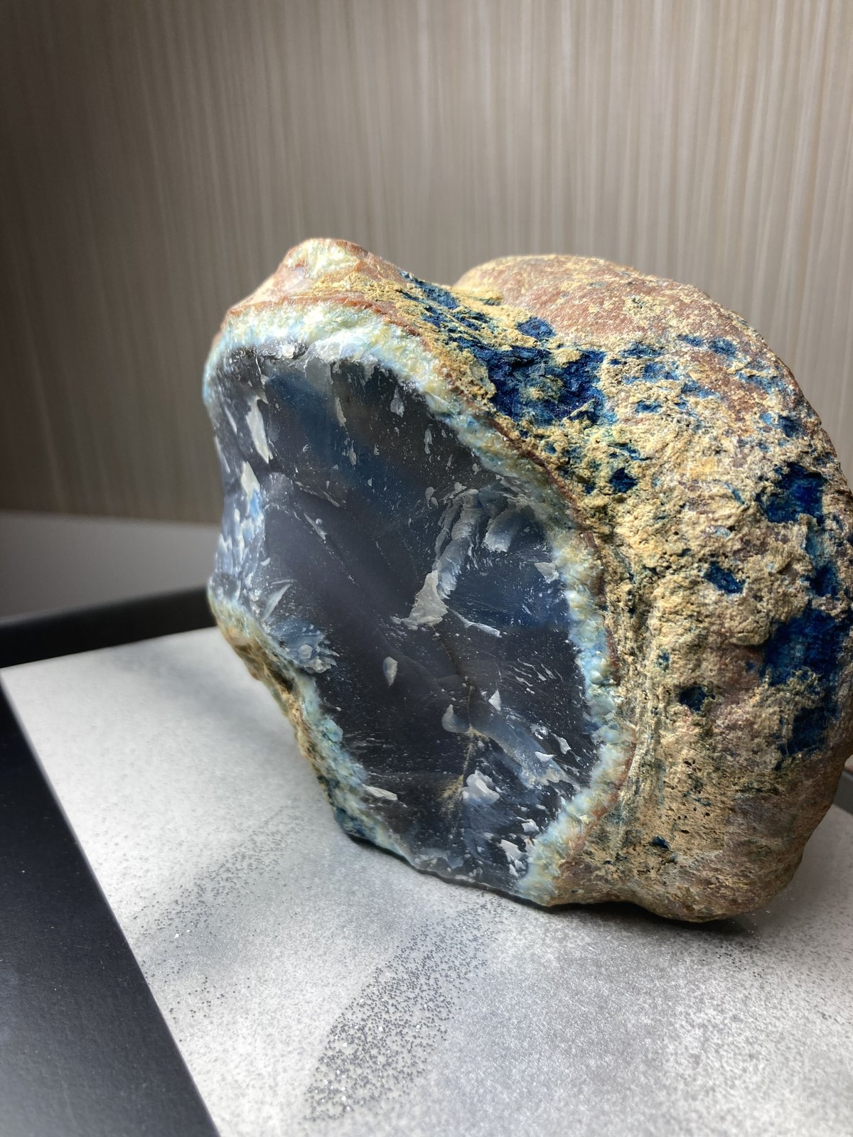 天然石 鑑賞石 瑪瑙 原石 唐木台付 置物 Z 8612｜天然石 鑑賞石 瑪瑙