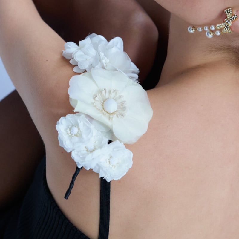 peony corsage / white,black | IRIS47 official o...