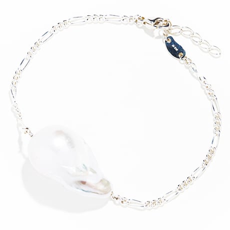 baroque pearl bracelet
