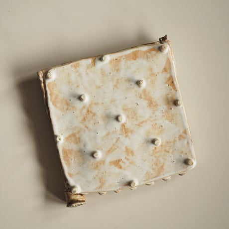 中田 篤　脚付角皿