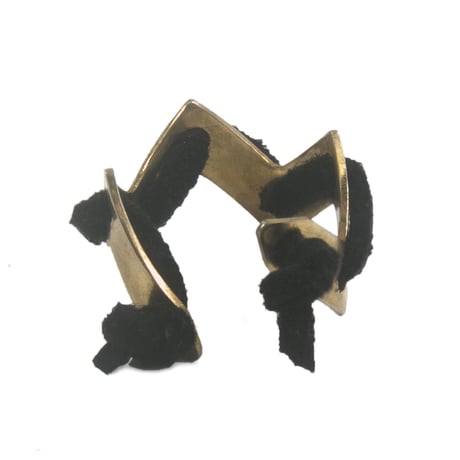 jaggy ring brass