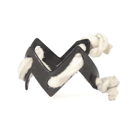 jaggy ring black