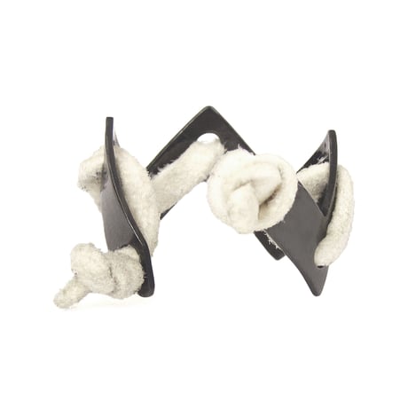 jaggy ring black