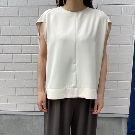 CHIGNON ラウンドノースリーブブラウス