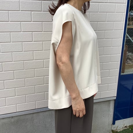 CHIGNON ラウンドノースリーブブラウス