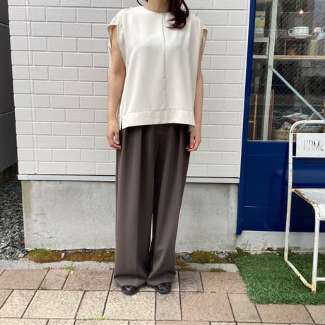 CHIGNON ラウンドノースリーブブラウス