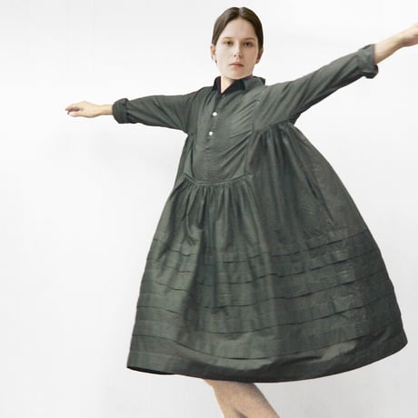 Pintuck Gathered Shirt Dress / Khaki Green