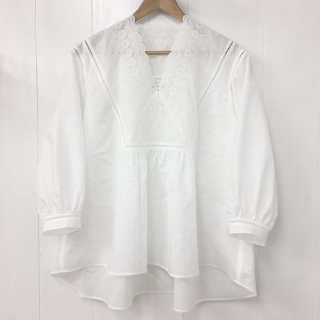 V-Neck Gathered Top / Off White