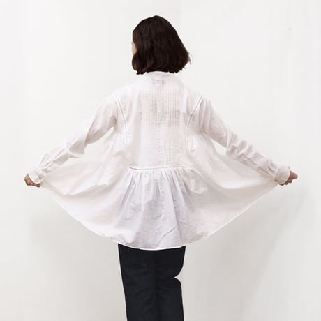 Band Collar Pintuck Gathered Top / Off White