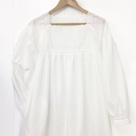 Square Neck Gathered Dress / Off White