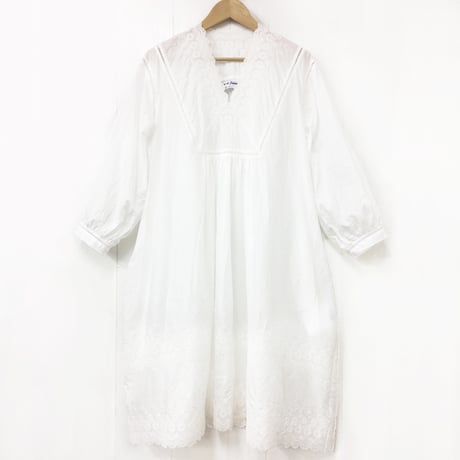 V-Neck Gathered Dress / Off White