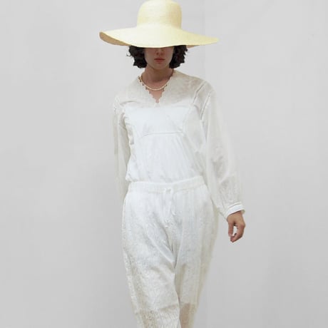 V-Neck Gathered Top / Off White