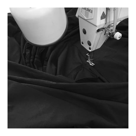 Pintuck Gathered Sleeveless Dress / Black