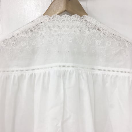V-Neck Gathered Top / Off White