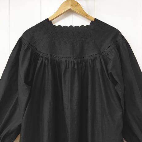 Square Neck Gathered Dress / Black
