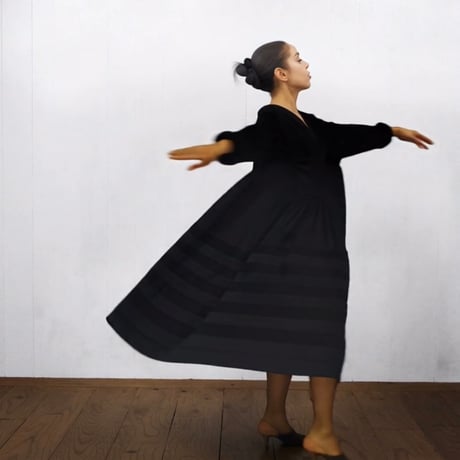 Band Collar Pintuck Gathered Dress / Black