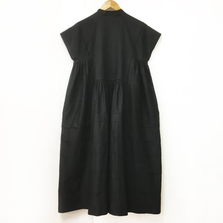 Pintuck Gathered Sleeveless Dress / Black