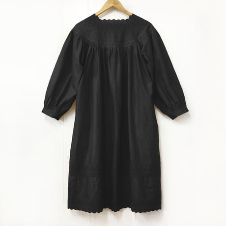 Square Neck Gathered Dress / Black