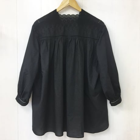 V-Neck Gathered Top  / Black