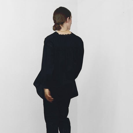V-Neck Gathered Top  / Black