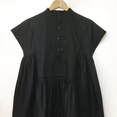 Pintuck Gathered Sleeveless Dress / Black