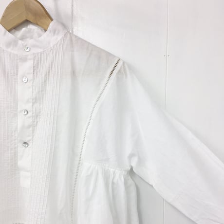 Band Collar Pintuck Gathered Top / Off White