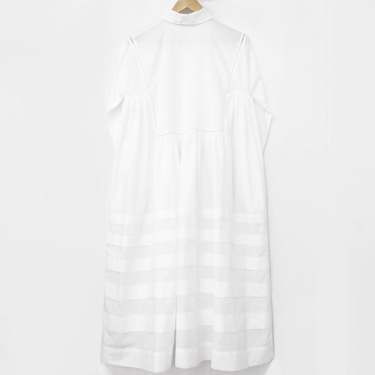 Pintuck Gathered Shirt Dress / Off White | poin