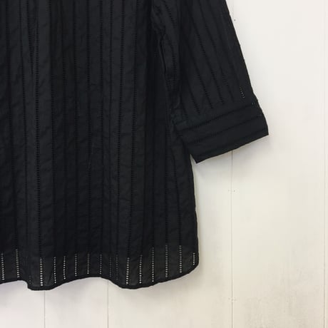 Striped Embroidery Pullover / Black