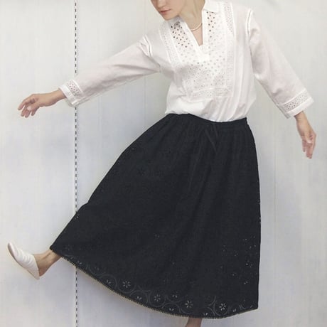 Geometric Eyelet Skirt / Black