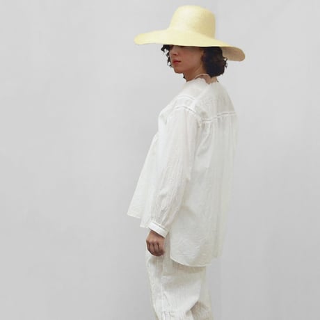 V-Neck Gathered Top / Off White