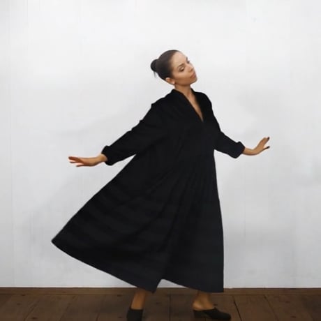 Band Collar Pintuck Gathered Dress / Black