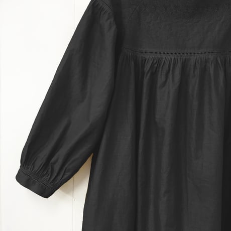 Square Neck Gathered Dress / Black