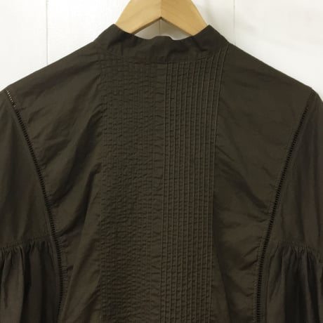 Band Collar Pintuck Gathered Top / Dark Brown
