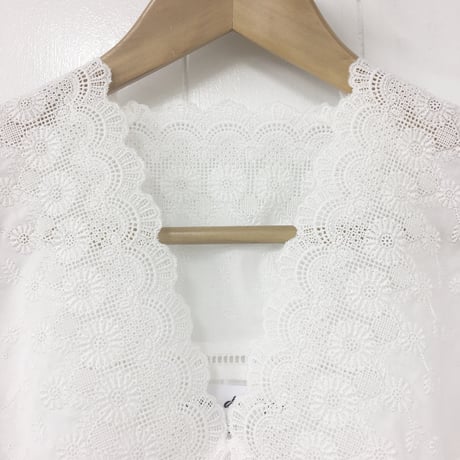 V-Neck Gathered Top / Off White