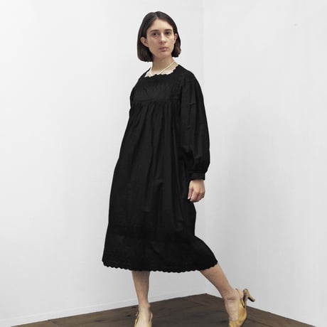 Square Neck Gathered Dress / Black
